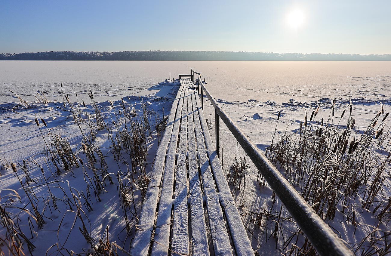 Ivanovska regija. Volga pod snegom v naselju Zarečni