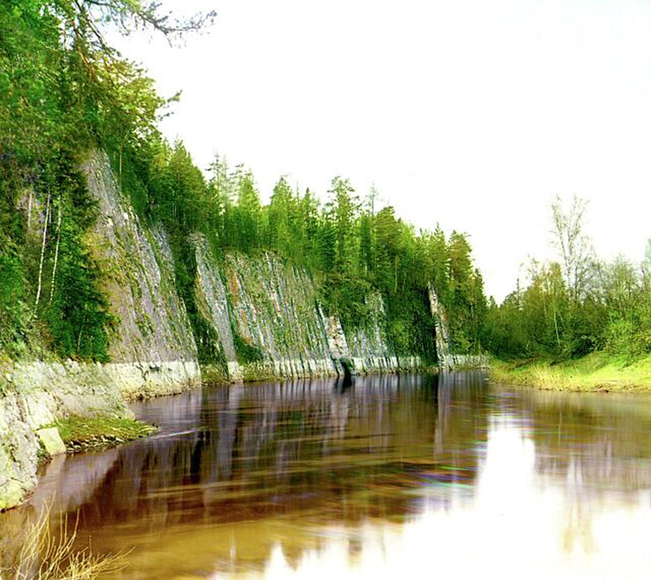 チュソワ川の「ダムの」石（ウラル）