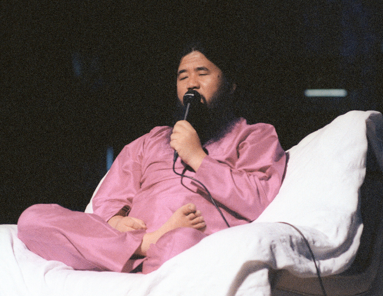 Sato Asahara, líder de la infame secta Aum Shinrikyo, en Moscú, 1992.