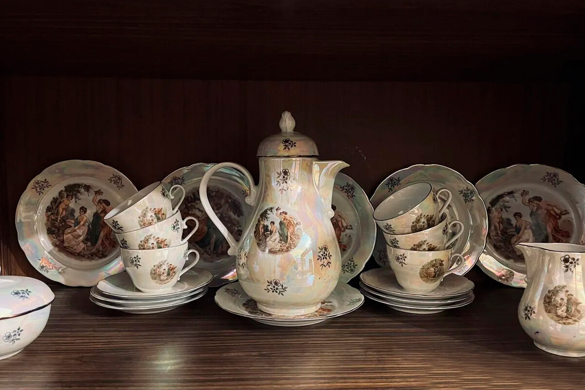 Madonna tea set