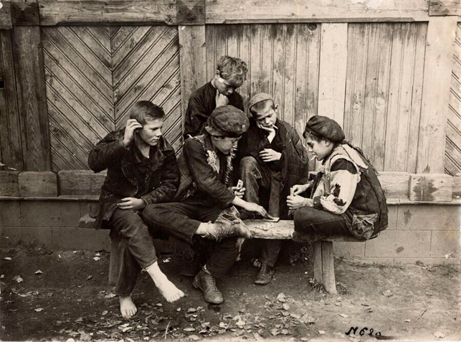 Crianças sem-teto, anos 1920.
