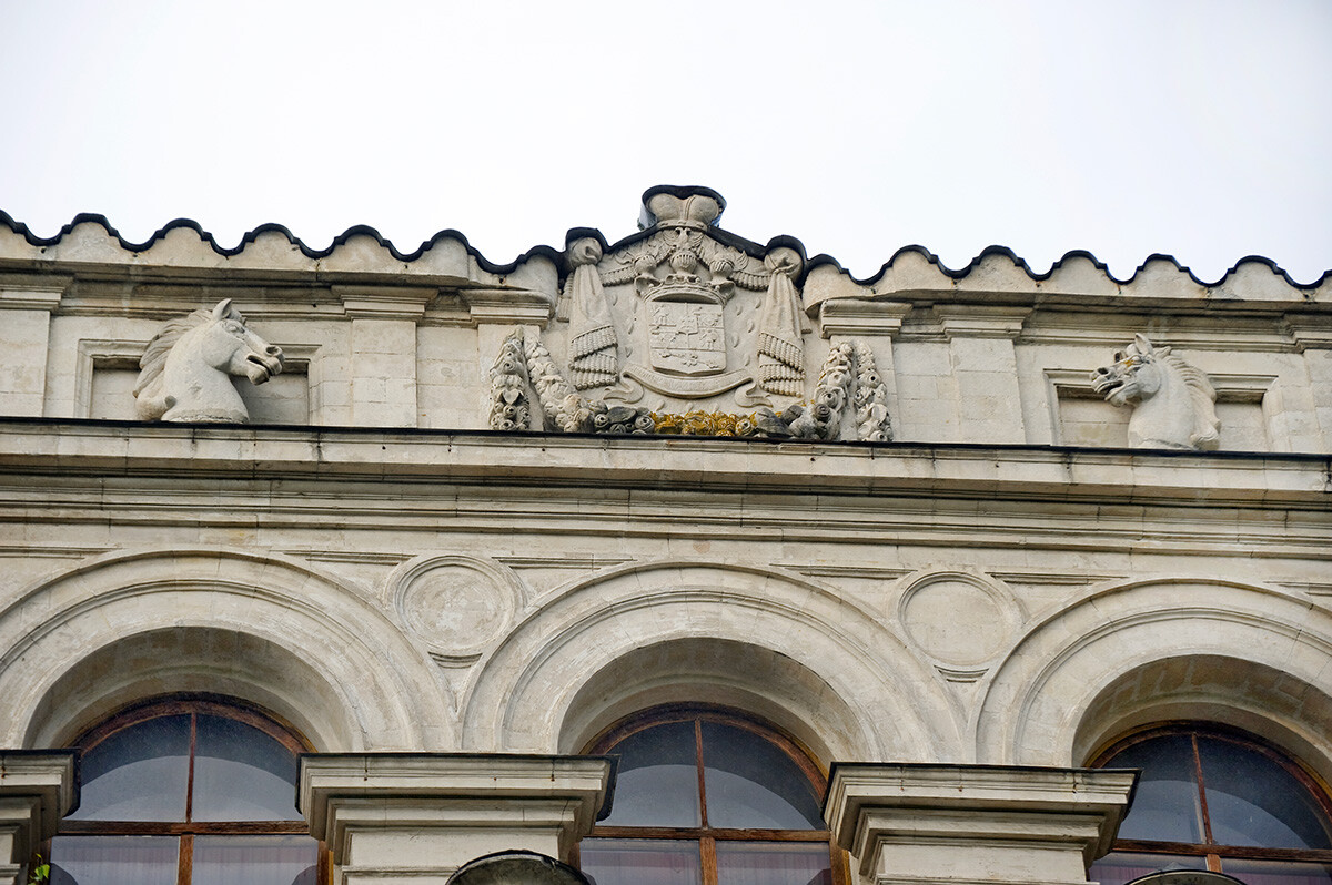 Vorontsov-Dashkov mansion. South facade, pediment with Vorontsov-Dashkov coat-of-arms flanked by horses' heads. August 30, 2014.