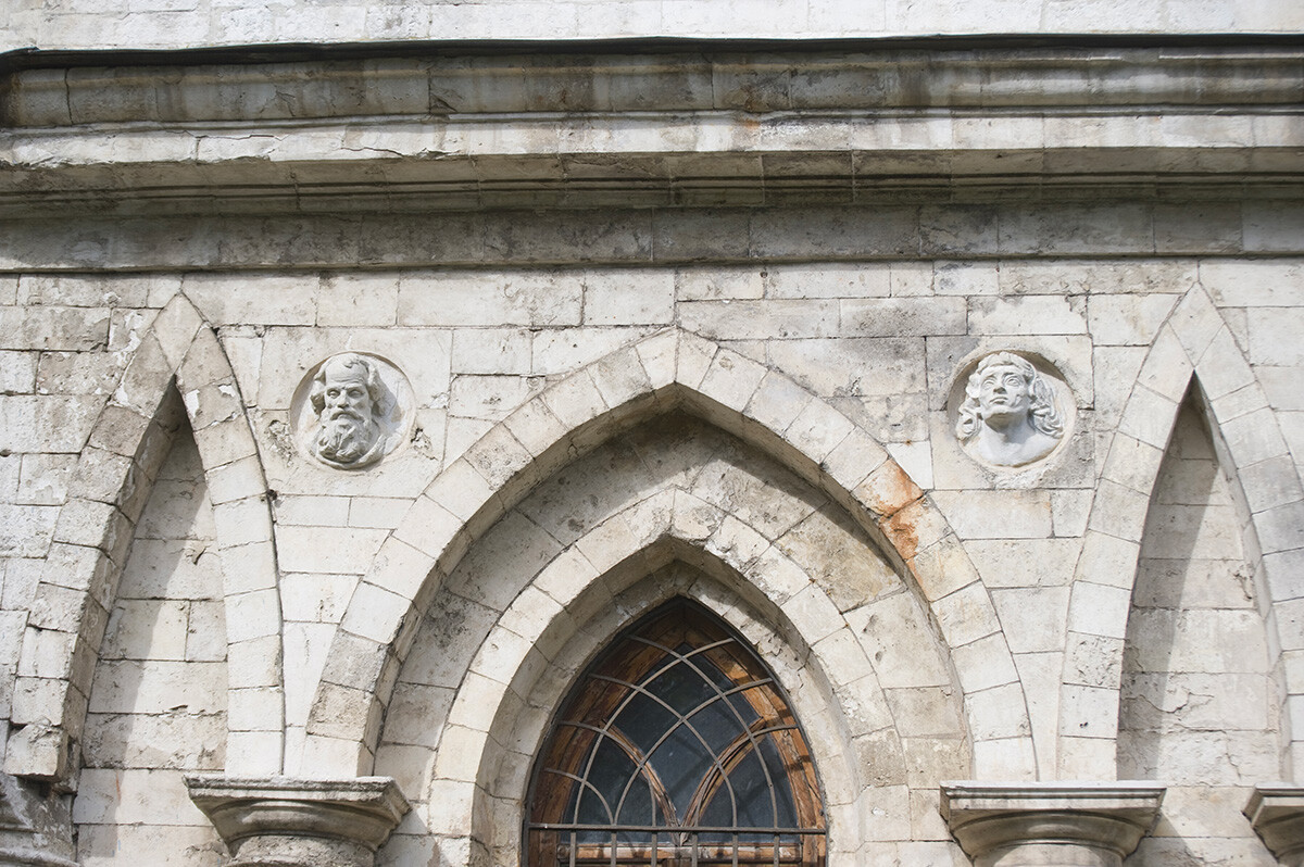  Church of the Vladimir Icon of the Virgin. South facade, medallions with carved heads of Apostles Peter & Andrew (restored). August 30, 2014.