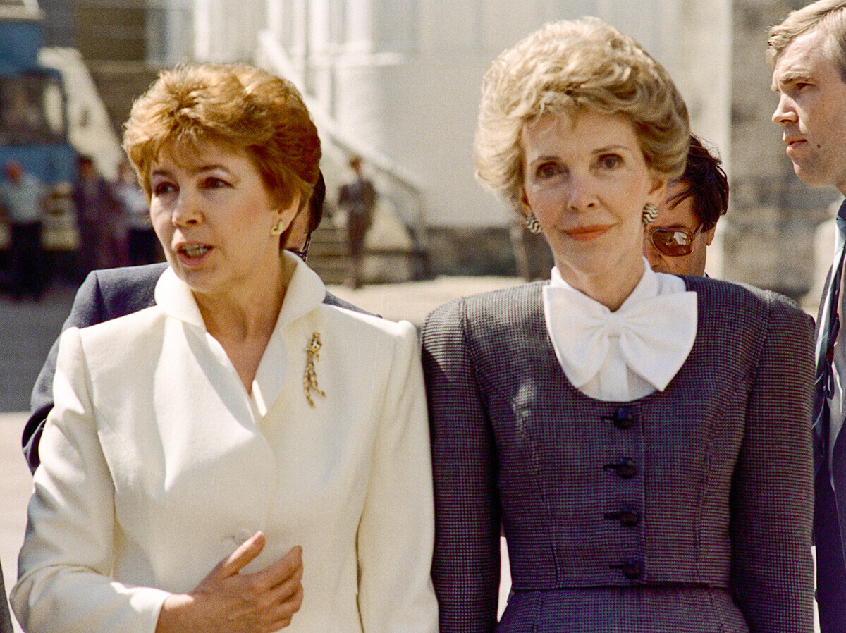 Raíssa Gorbatchov e Nancy Reagan em Moscou, 1988.