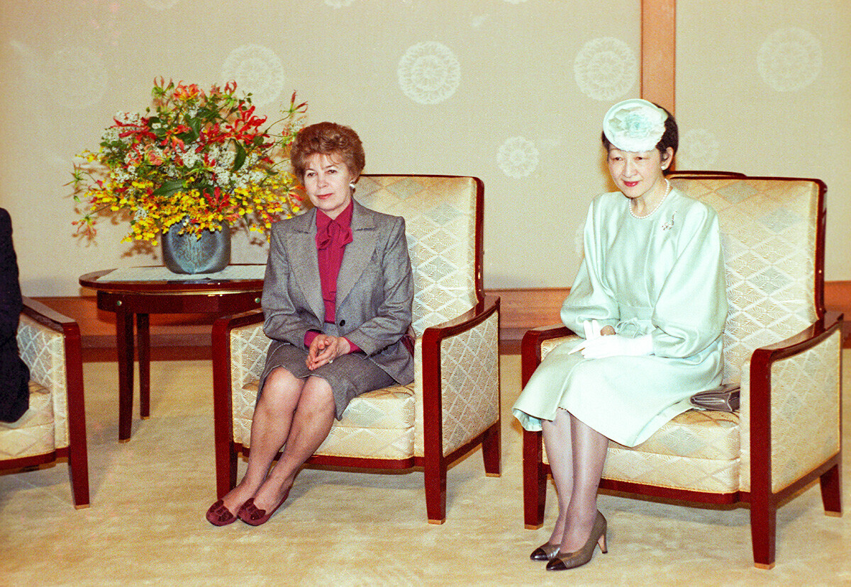 Raíssa Gorbatchov e a Imperatriz Michiko durante a visita do presidente da URSS para o Japão, 1991.