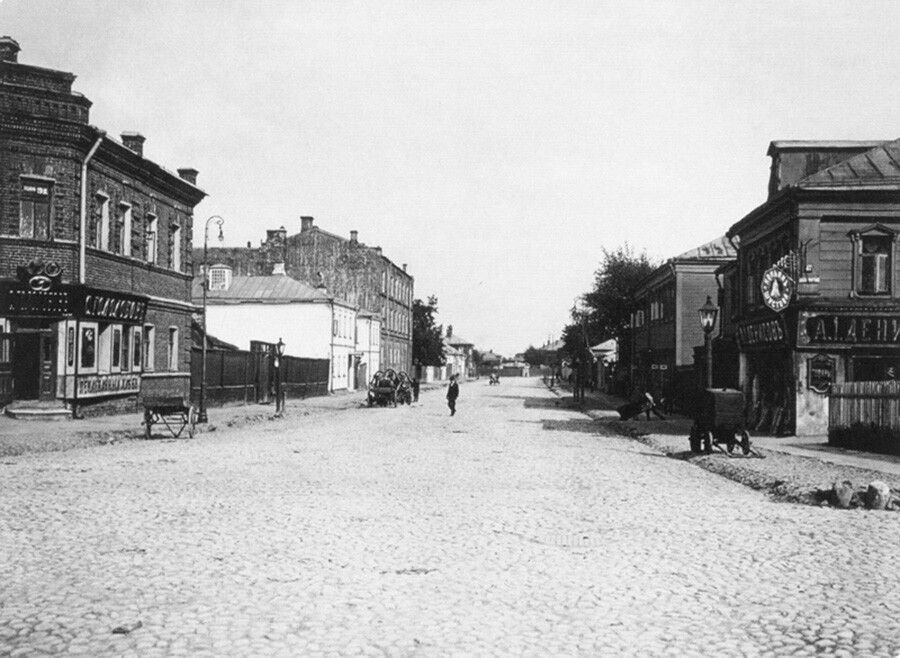 Callejón Konnaia en la calle Shábolovka. 1913-1914