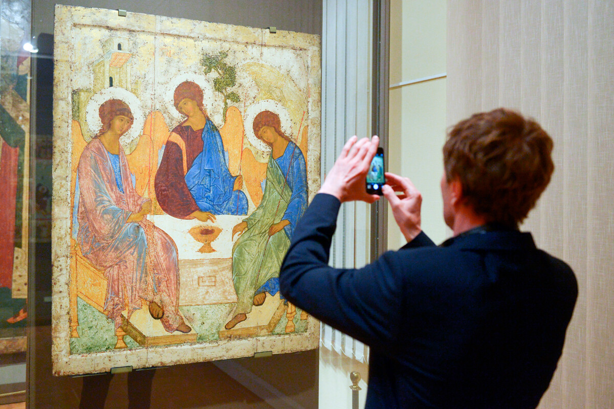 Lukisan ikon “Tritunggal” di Galeri Tretyakov.
