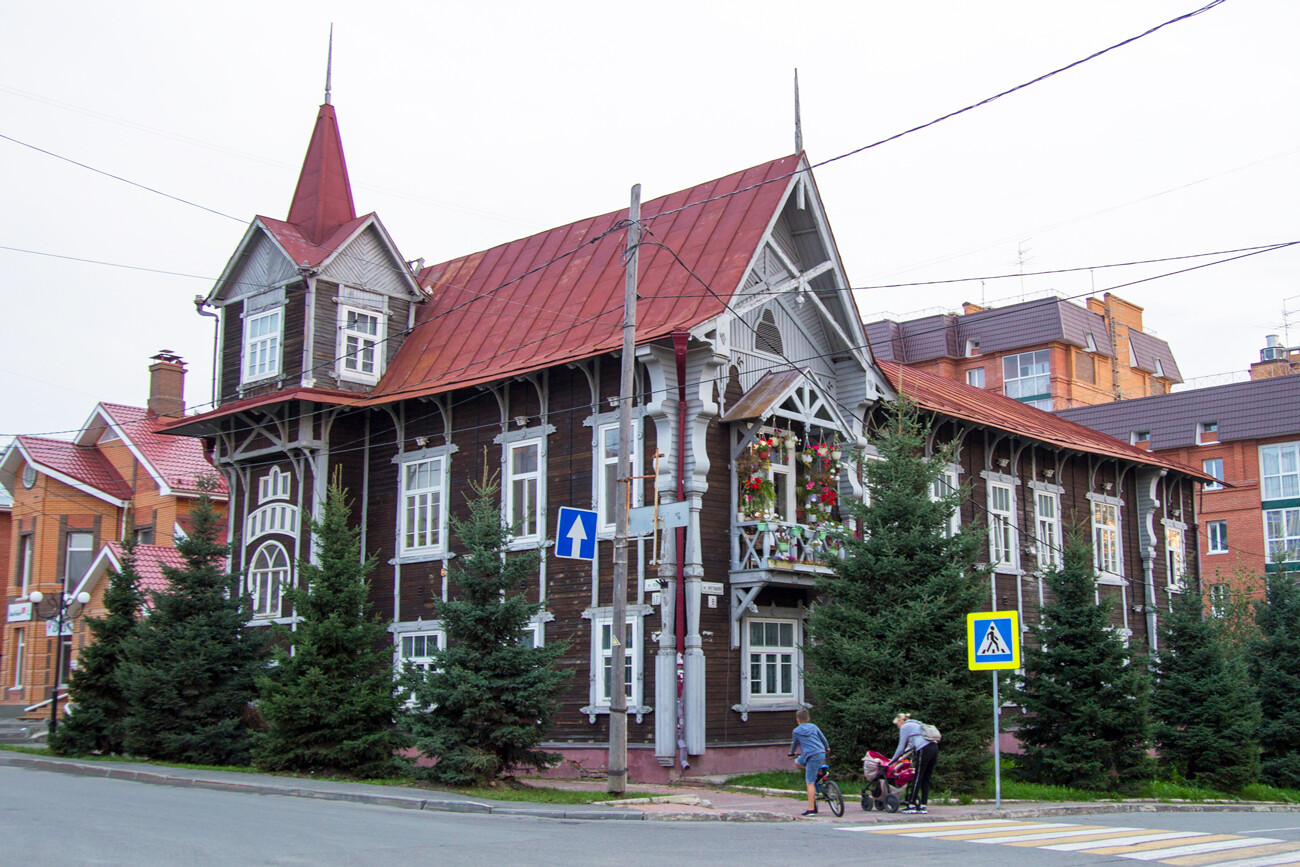 Koničasta stavba v gotskem slogu