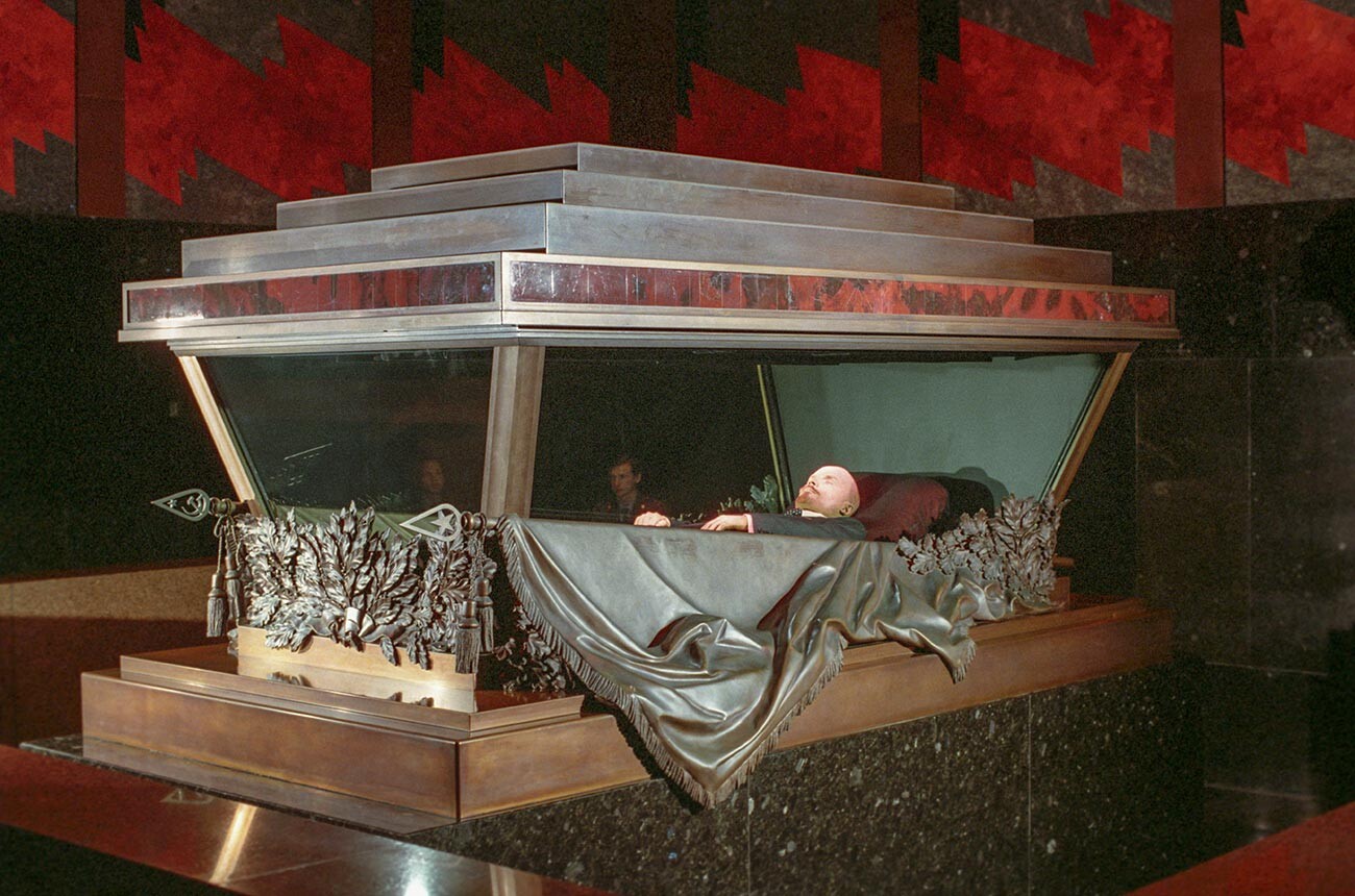 Балсамираното тяло на Ленин в московския мавзолей