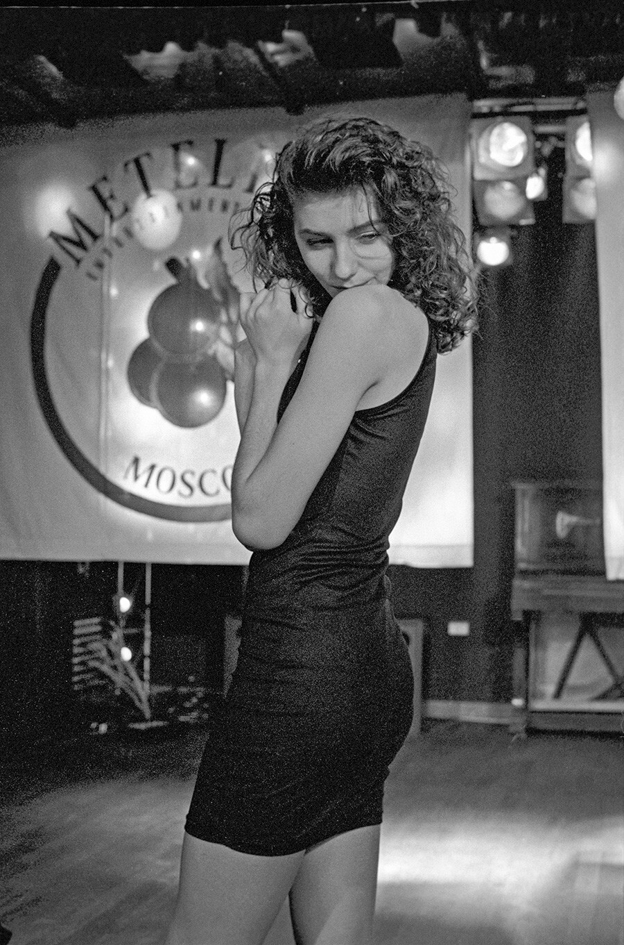 Natalia Petrovskaya en un concurso de belleza en Metelitsa, 1994.
