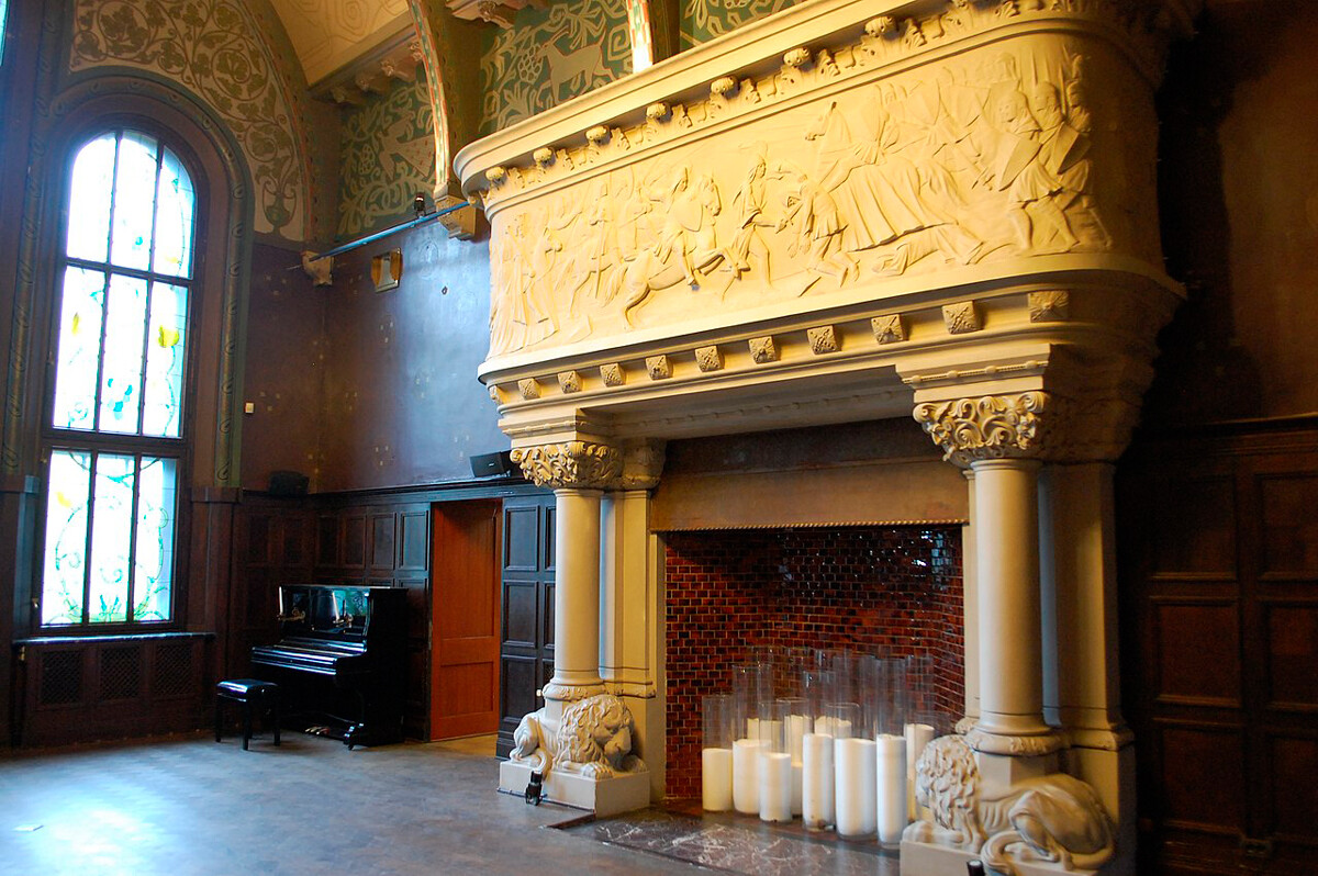 The fireplace with a bas-relief in Smirnoff’s Mansion.

