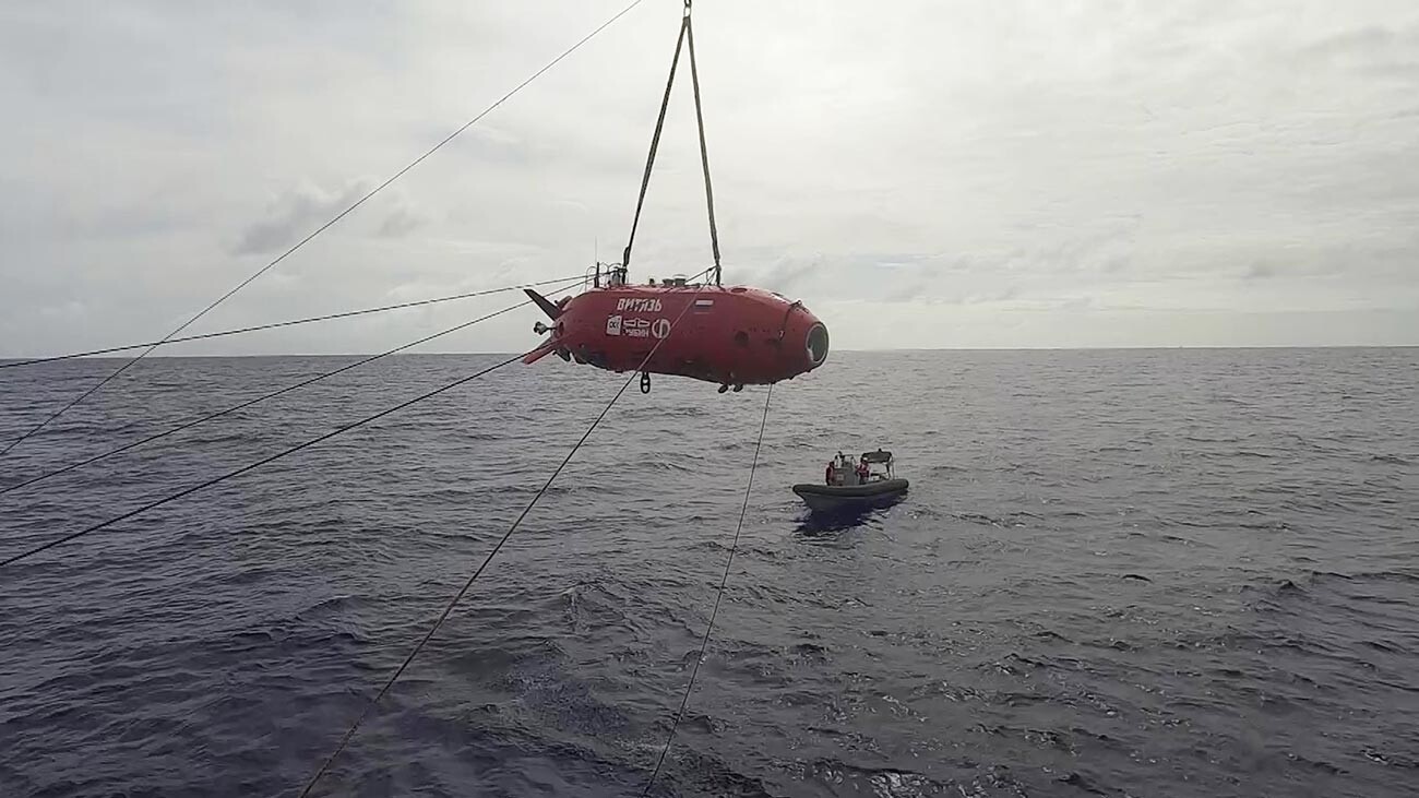 Le submersible autonome et non habité Vitiaz-D après sa descente au fond de la fosse des Mariannes