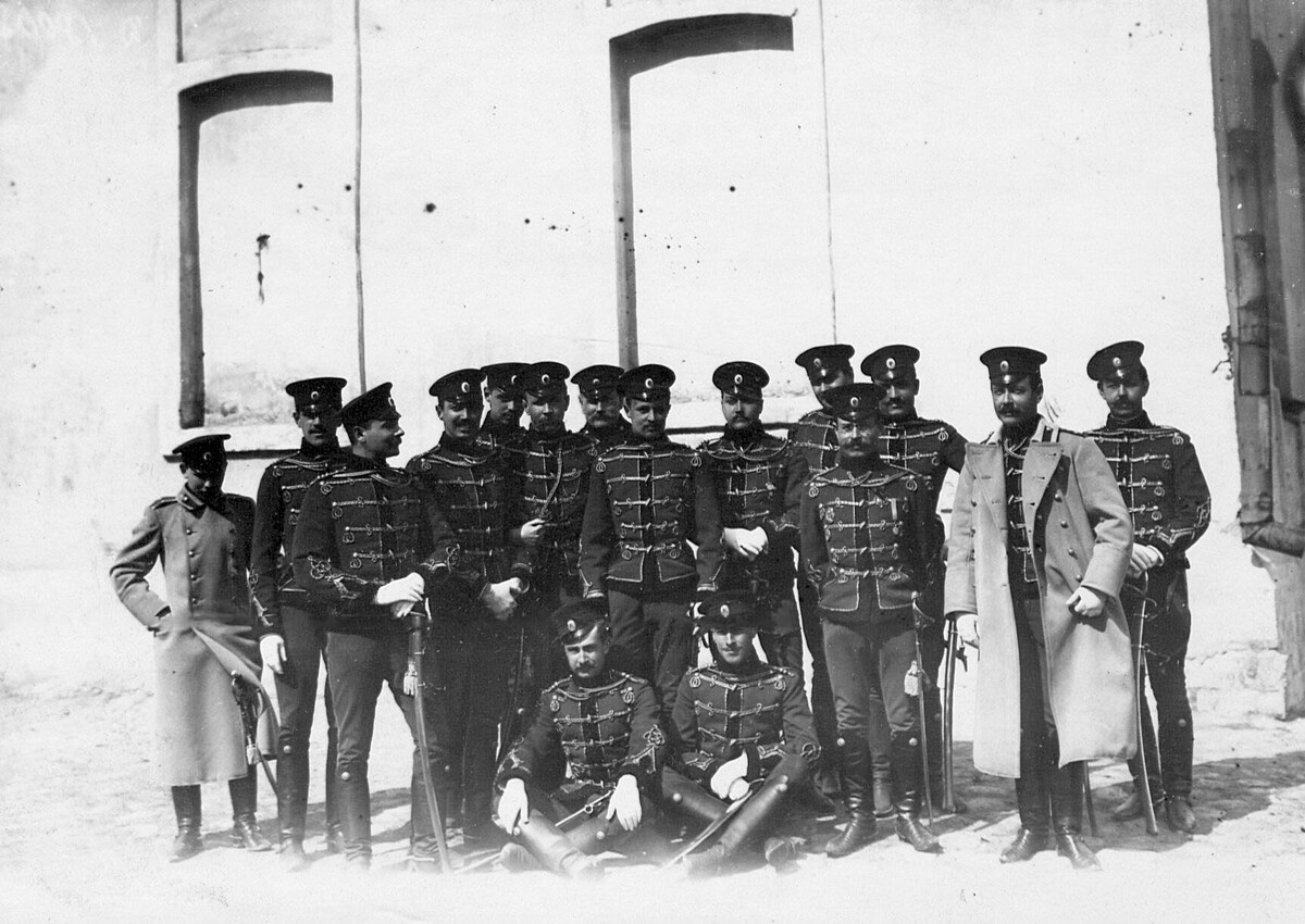 Groupe d'officiers de régiment de hussards, années 1900