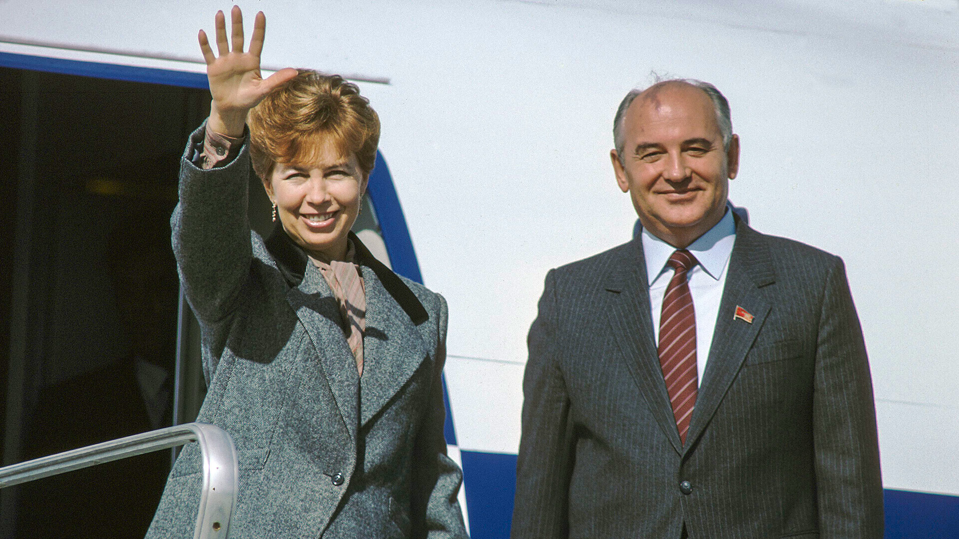 Keluarga Gorbachev tiba di Paris, 1985