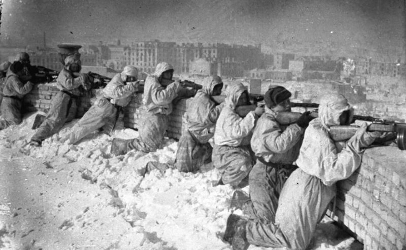 Soviet soldiers in Stalingrad.