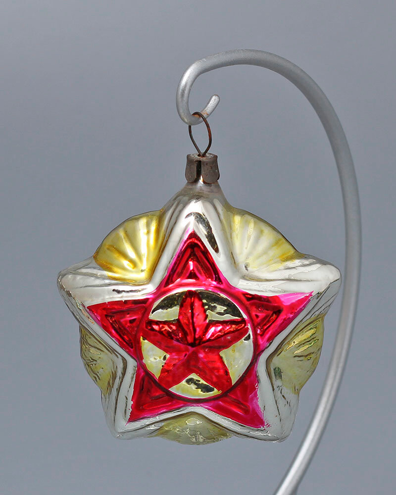 Пропагандни украс за јелку „Црвена звезда“, стакло, 1930-1950.