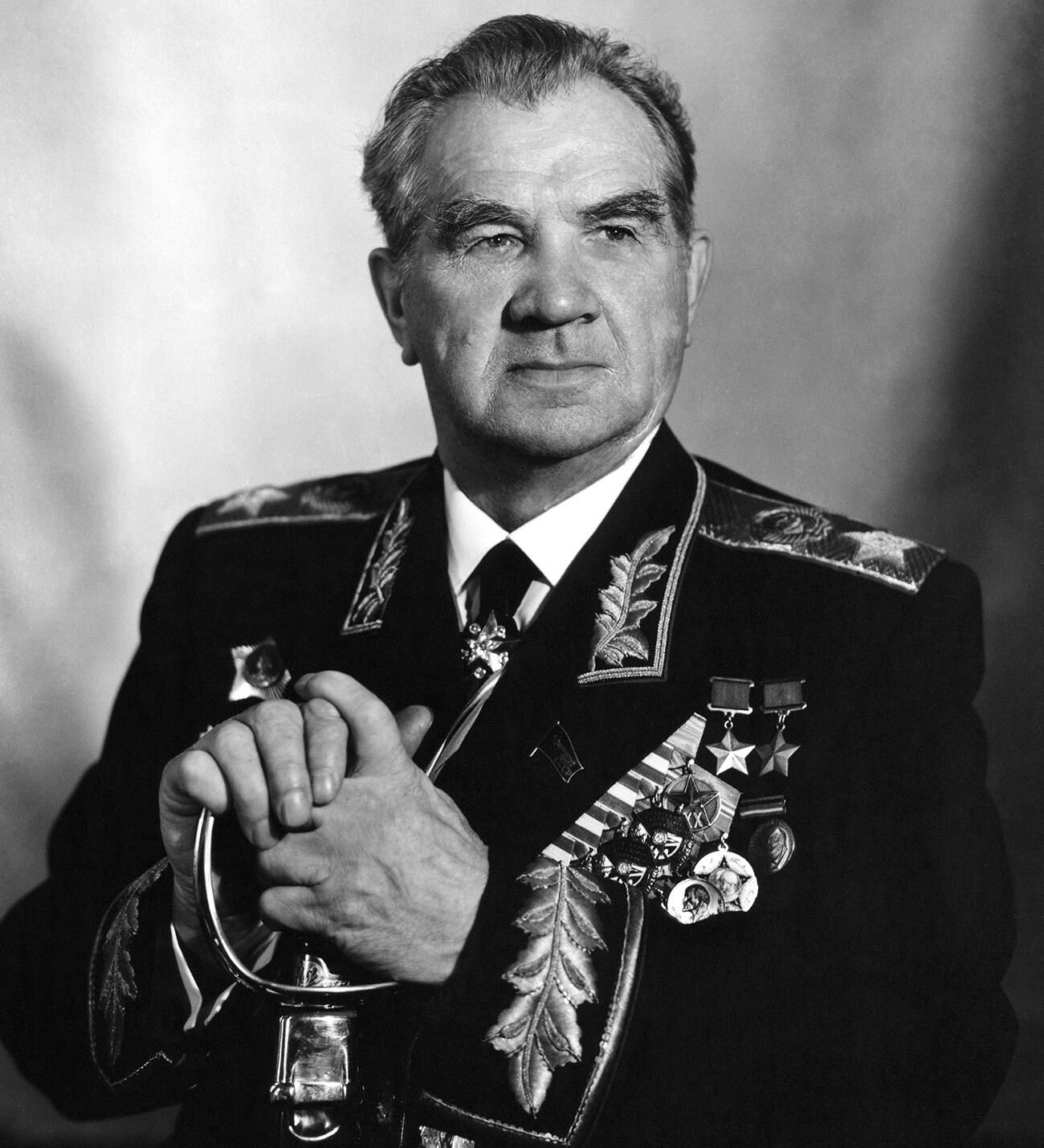 Двоструки Херој Совјетског Савеза, маршал Совјетског Савеза  Василиј Иванович Чујков.