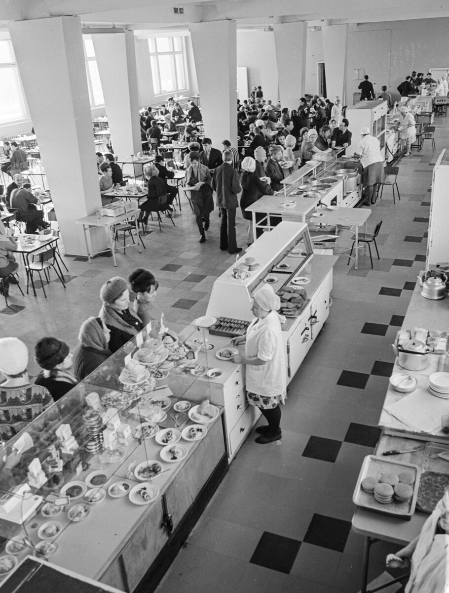 Cantina de fábrica em Leningrado, 1969.