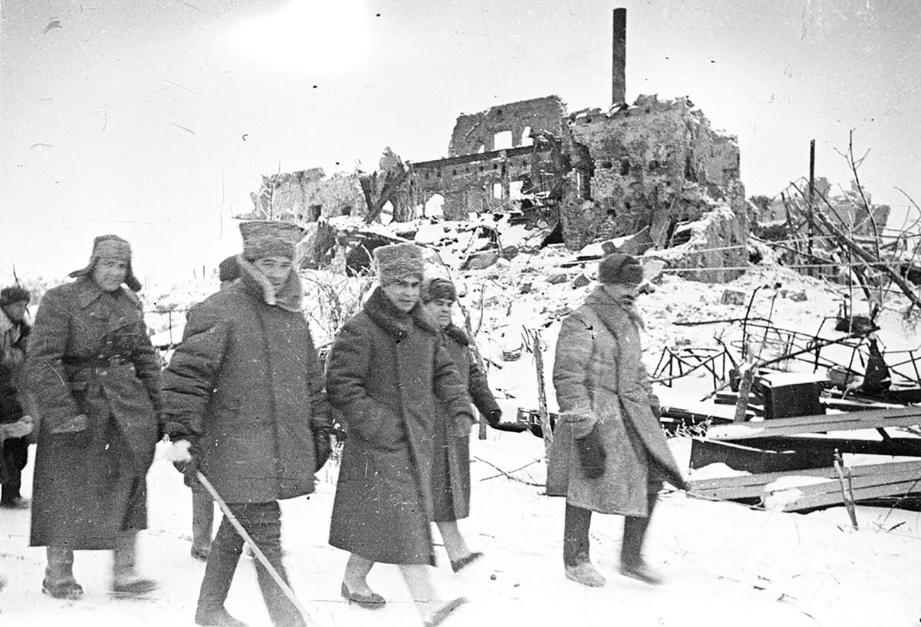 Zapovjednik 62. armije Staljingradskog fronta general-poručnik Vasilij Čujkov i član Vojnog savjeta Staljingradskog fronta general-poručnik Gurov. 