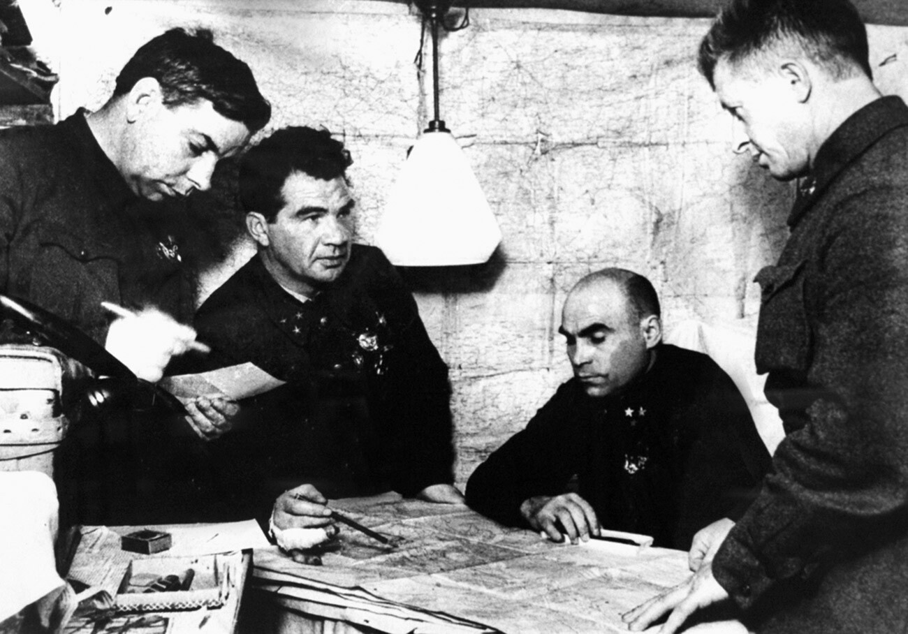 Zapovjedni punkt 62. armije, načelnik stožera N. I. Krilov, V. I. Čujkov, K. A. Gurov, A. I. Rodimcev. Prosinac 1942. 