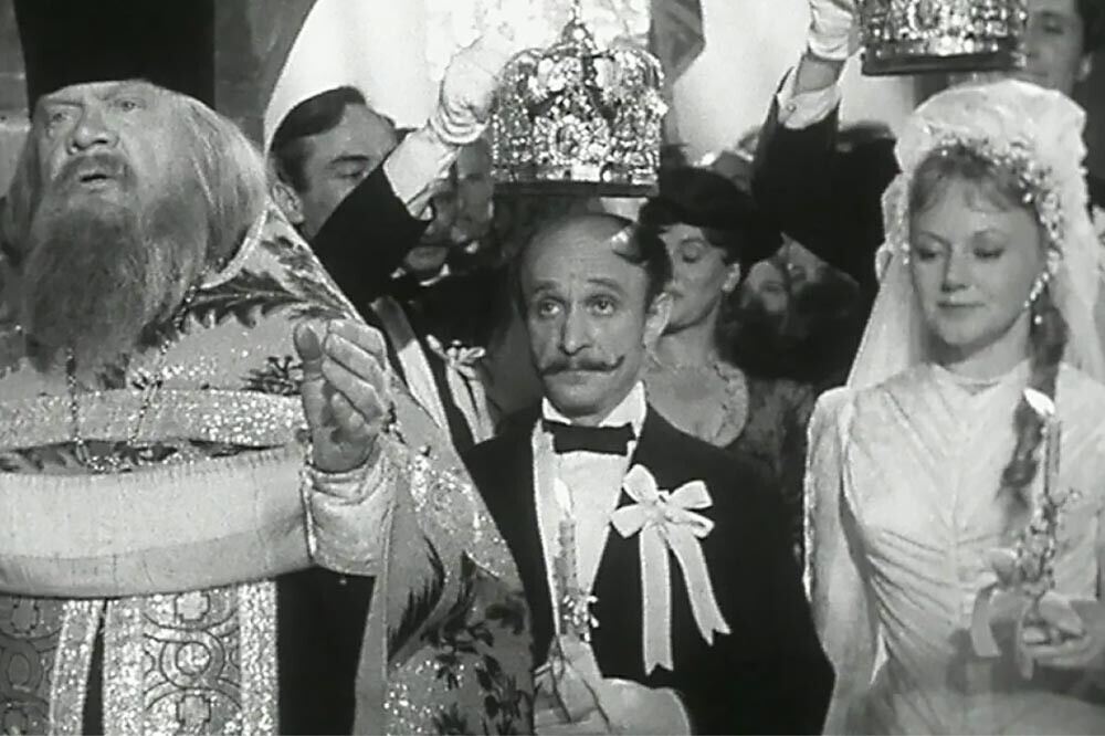 Cuplikan dari film 'The Darling'