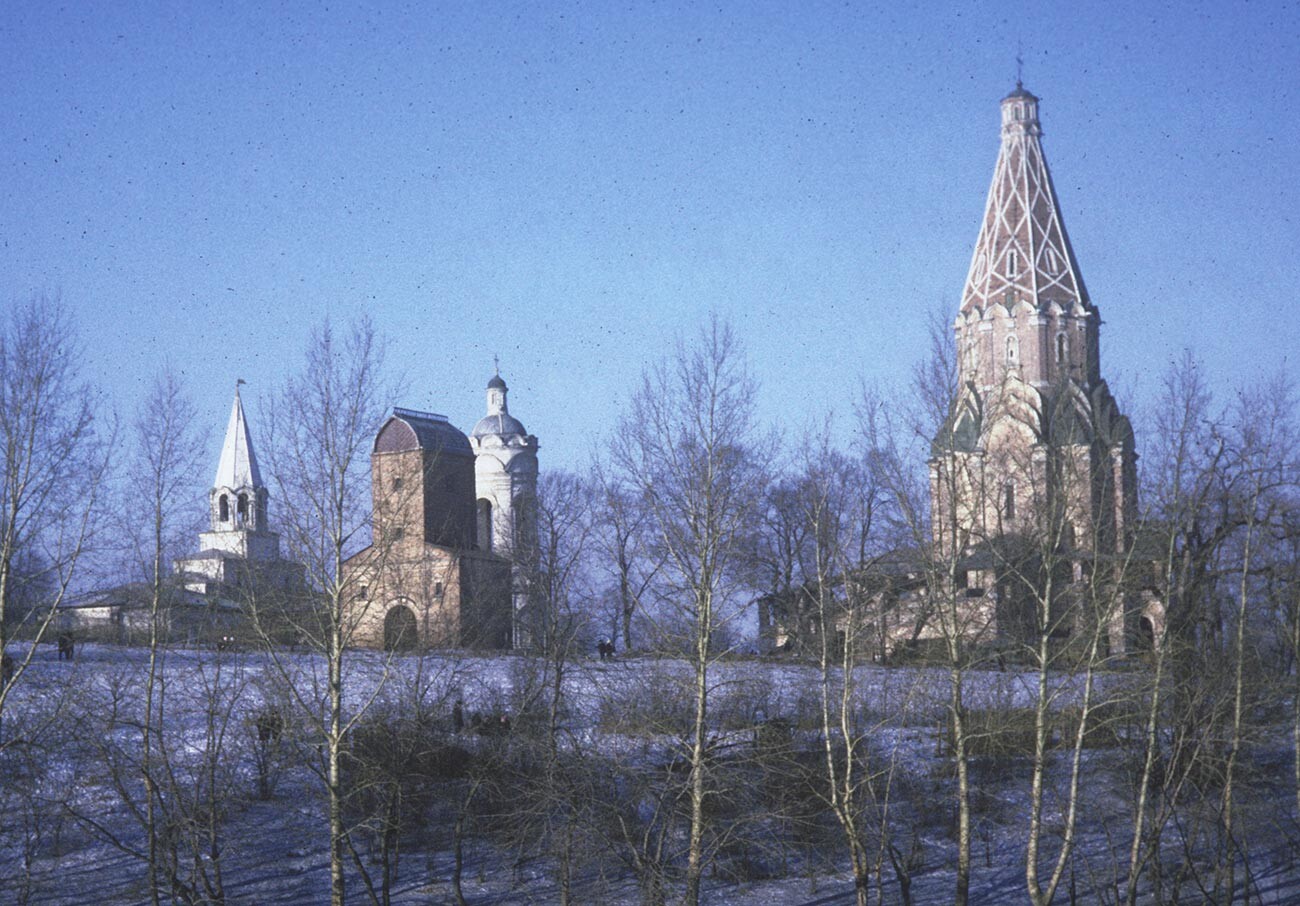 Moscow. Southeast view of the Kolomenskoye estate. From left:  Front Gateway, Water Tower, Bell Tower, Church of the Ascension. February 20, 1972