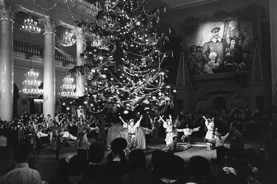 La festa di Capodanno nella sala delle colonne della Casa dei Sindacati, 1948