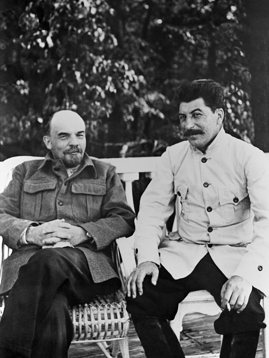 Wladimir Lenin und Josef Stalin in der Siedlung Gorki bei Moskau, 1922
