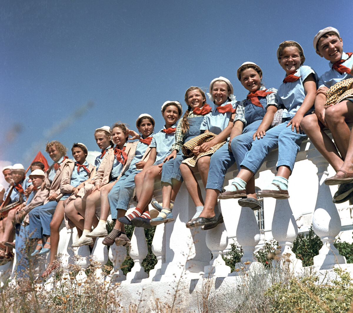 Schulkinder in den Ferien im Pionierlager „Artek“ auf dem Krim, 1963
