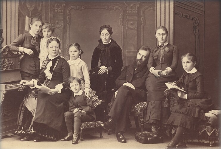 La familia de Tretiakov en una foto de 1884.