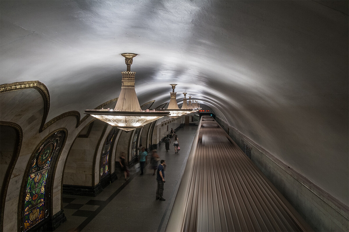 Viaje pela arquitetura socialista do metrô de Moscou