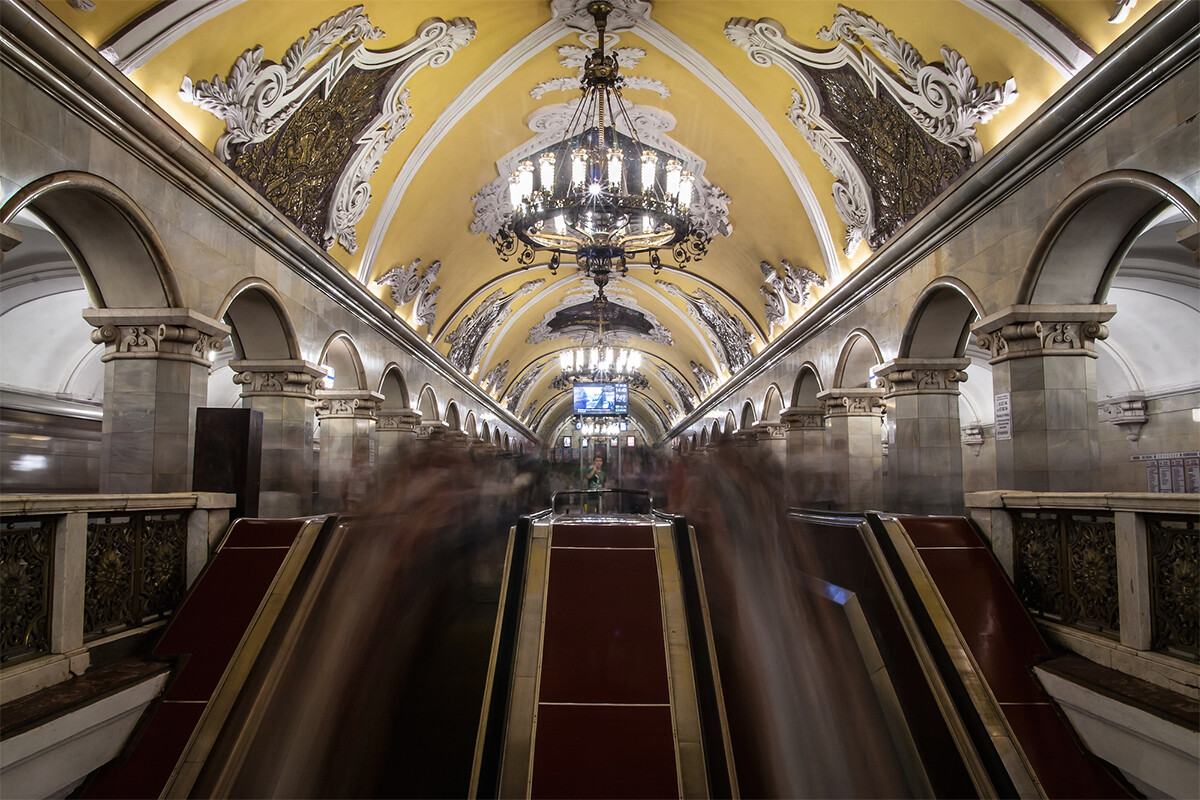 Viaje pela arquitetura socialista do metrô de Moscou