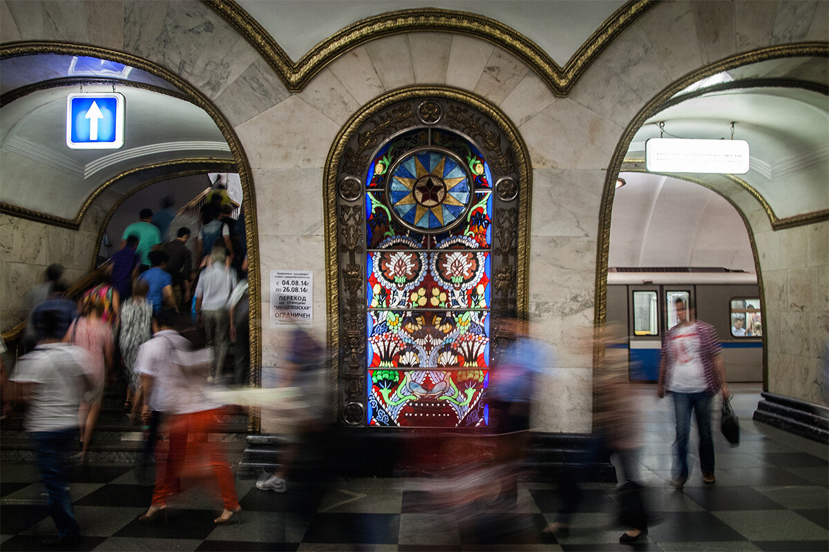 Viaje pela arquitetura socialista do metrô de Moscou