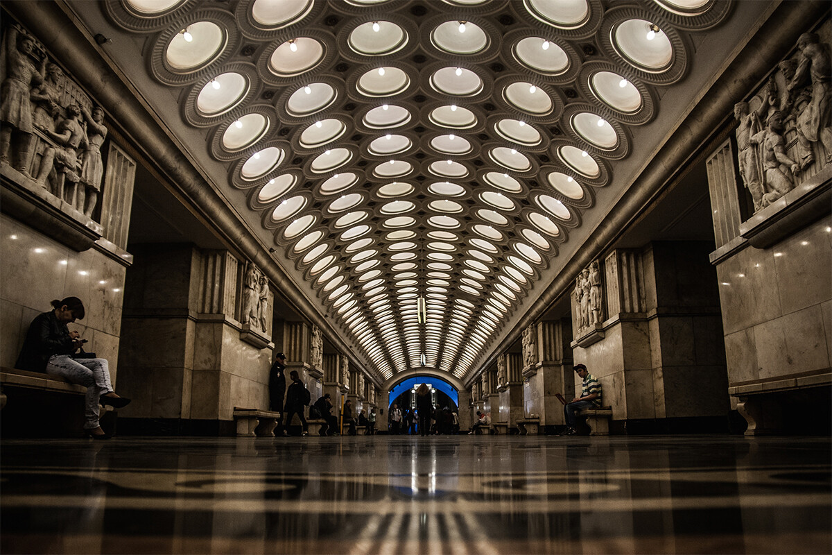 Viaje pela arquitetura socialista do metrô de Moscou