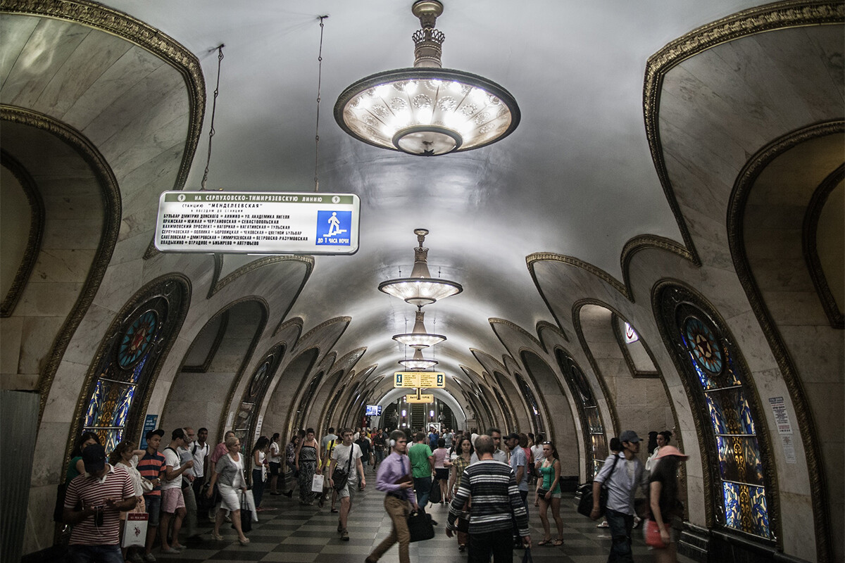 Viaje pela arquitetura socialista do metrô de Moscou