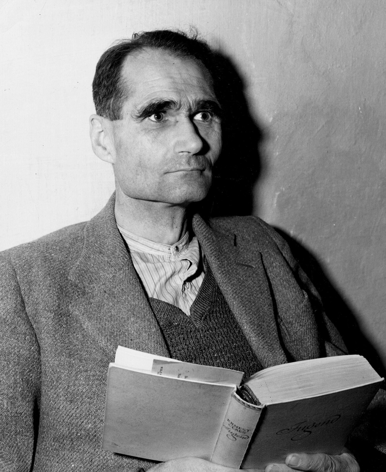 24 de novembro de 1945: Rudolph Hess (1894-1987) depois da prisão.