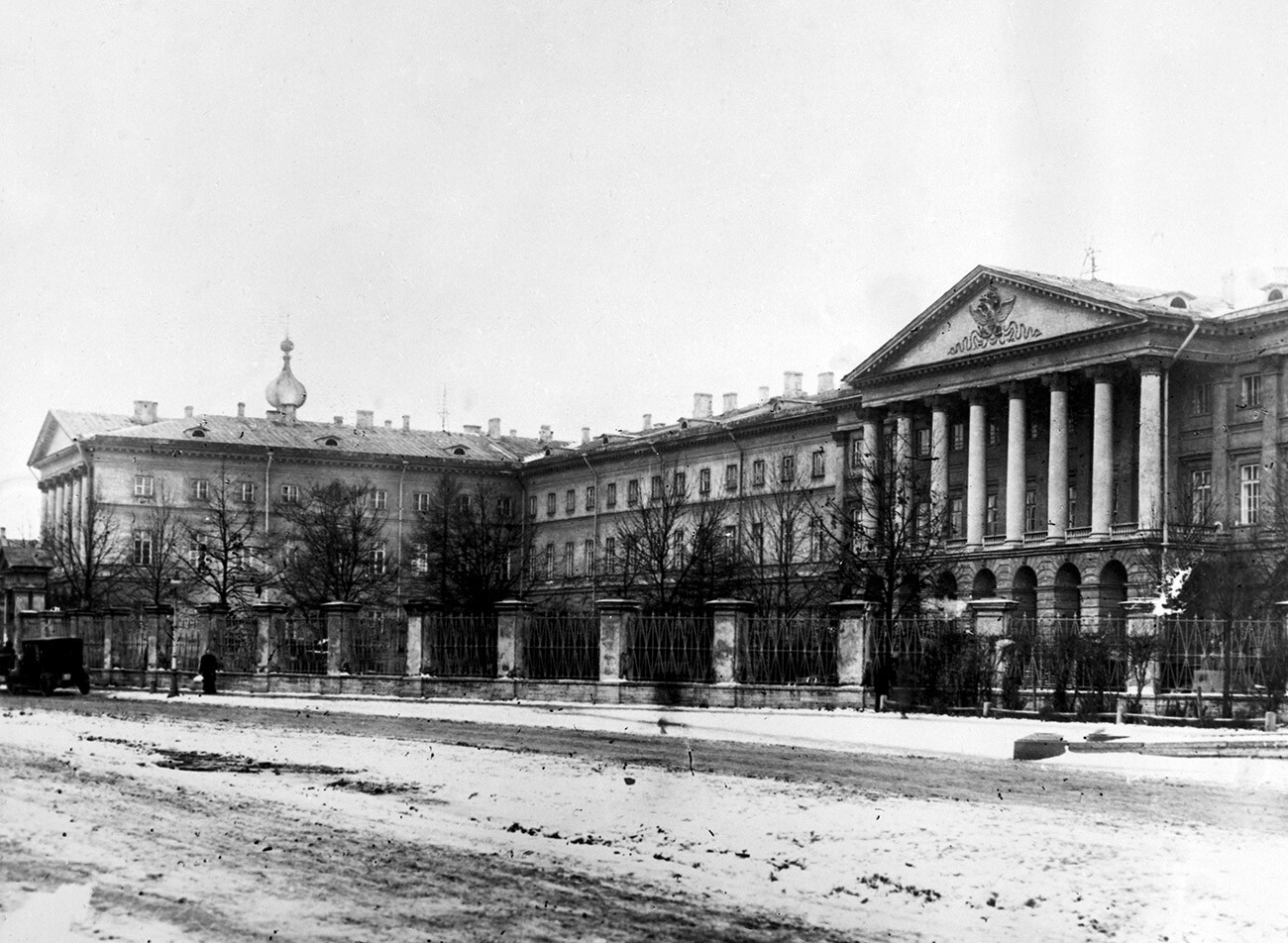Здање бившег Смољног Института благородних девојака, 1806-1808. Архитекта Ђакомо Кваренги.