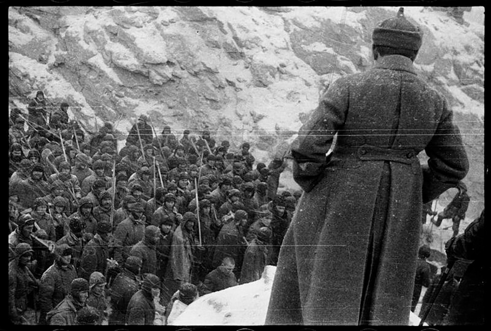 Prisoners at the construction of the White Sea-Baltic Canal, 1933 