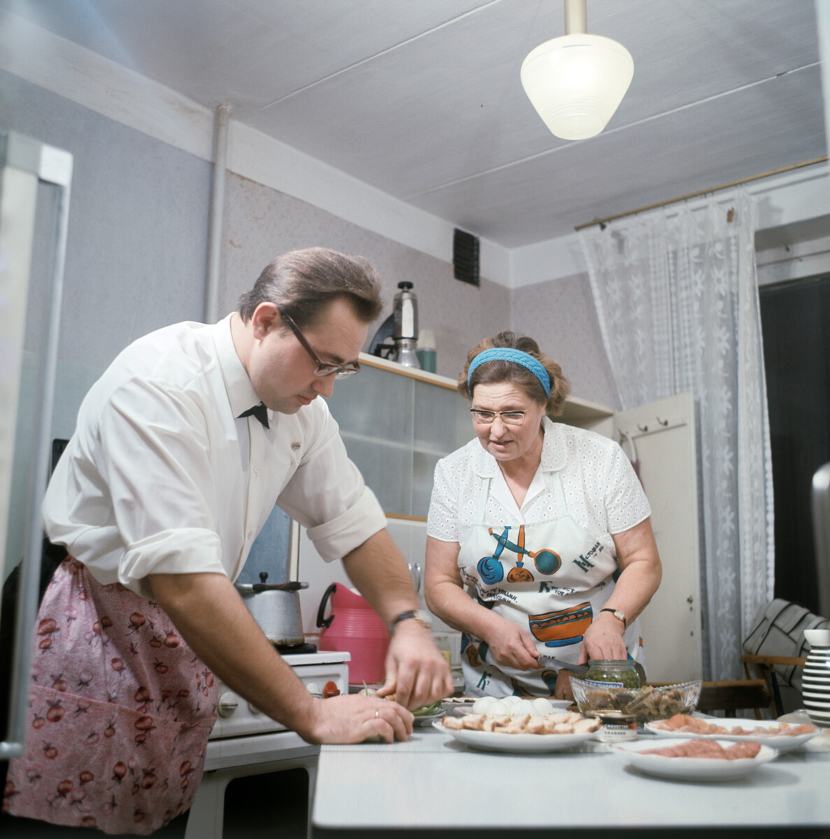 Preparando la tavola delle feste, 1971