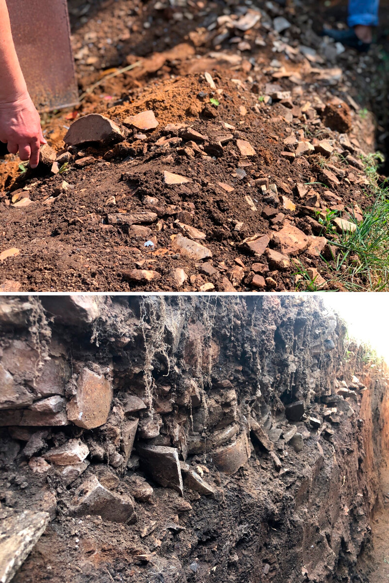 2022年の発掘風景、グジェリの工房の1つがあった場所から、17～19 世紀の陶器の破片が見つかった