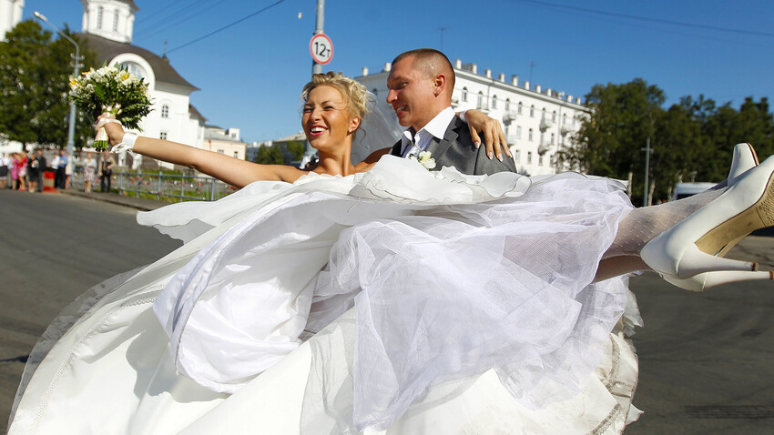Newlyweds in Akrhangelsk, Russia