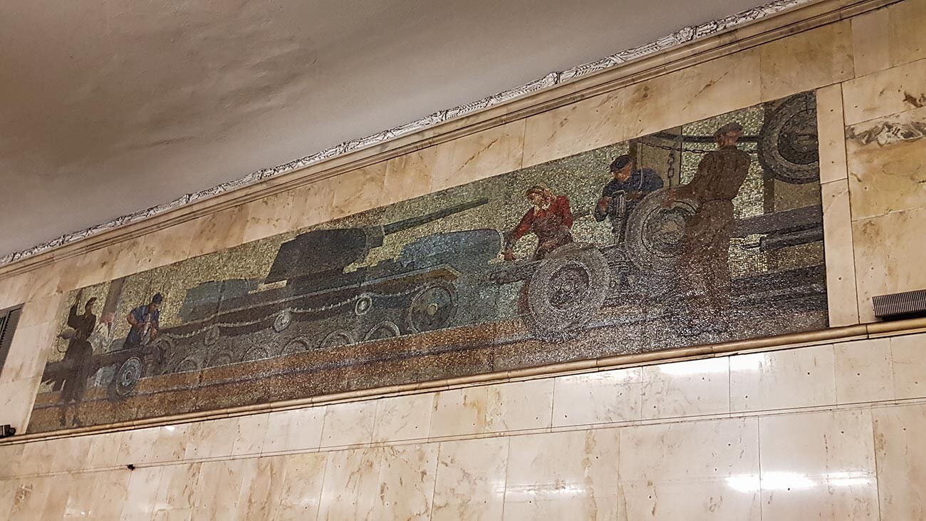 Die Mosaiktafel in der Station Awtosawodskaja.