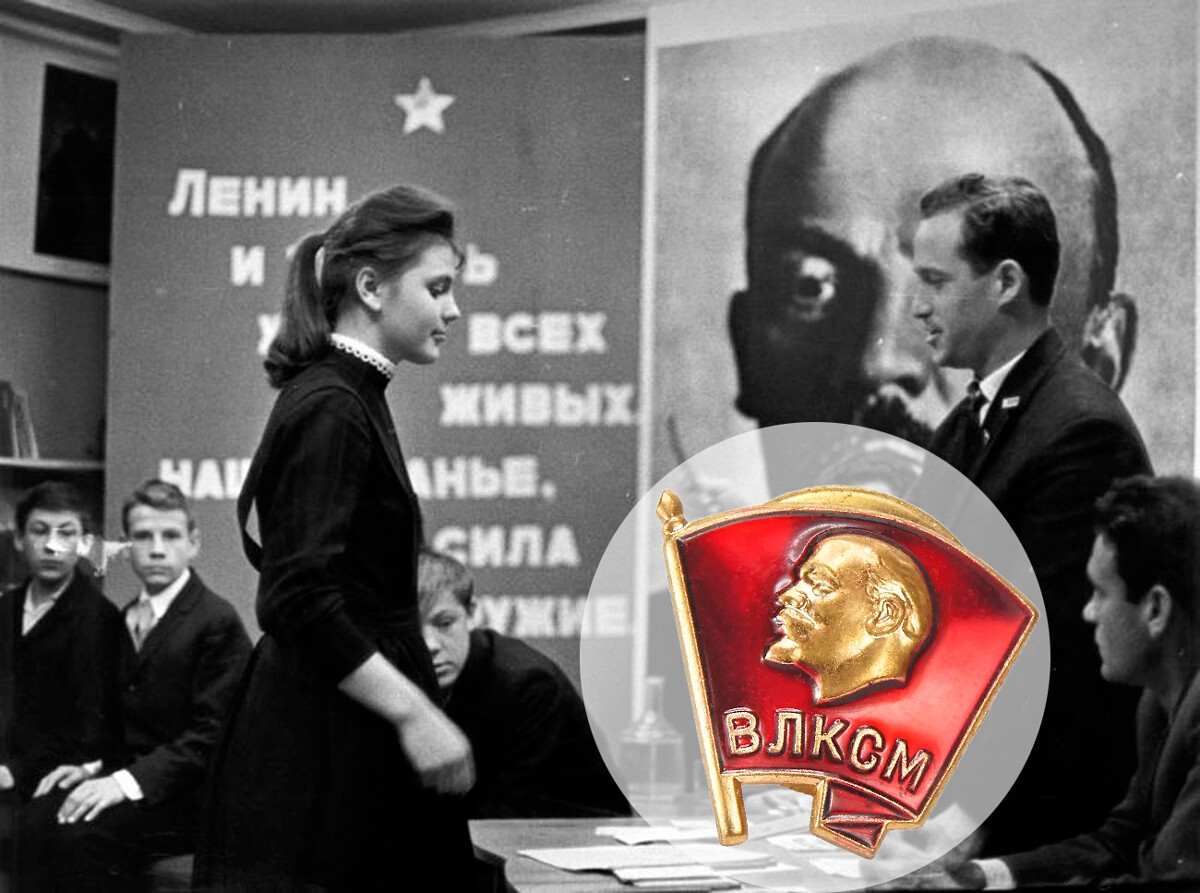 Il solenne momento in cui si riceveva il documento di adesione al Komsomol. A destra, la spilla del movimento
