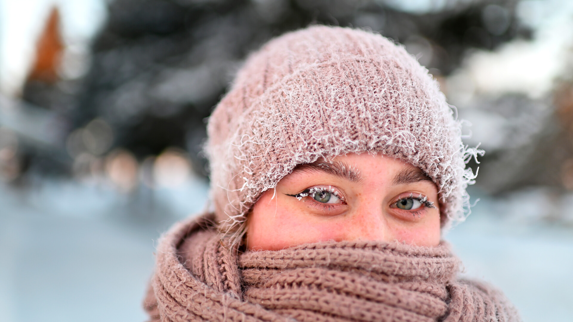 Omskaya Oblast, suhu di luar mencapai -30 °C.