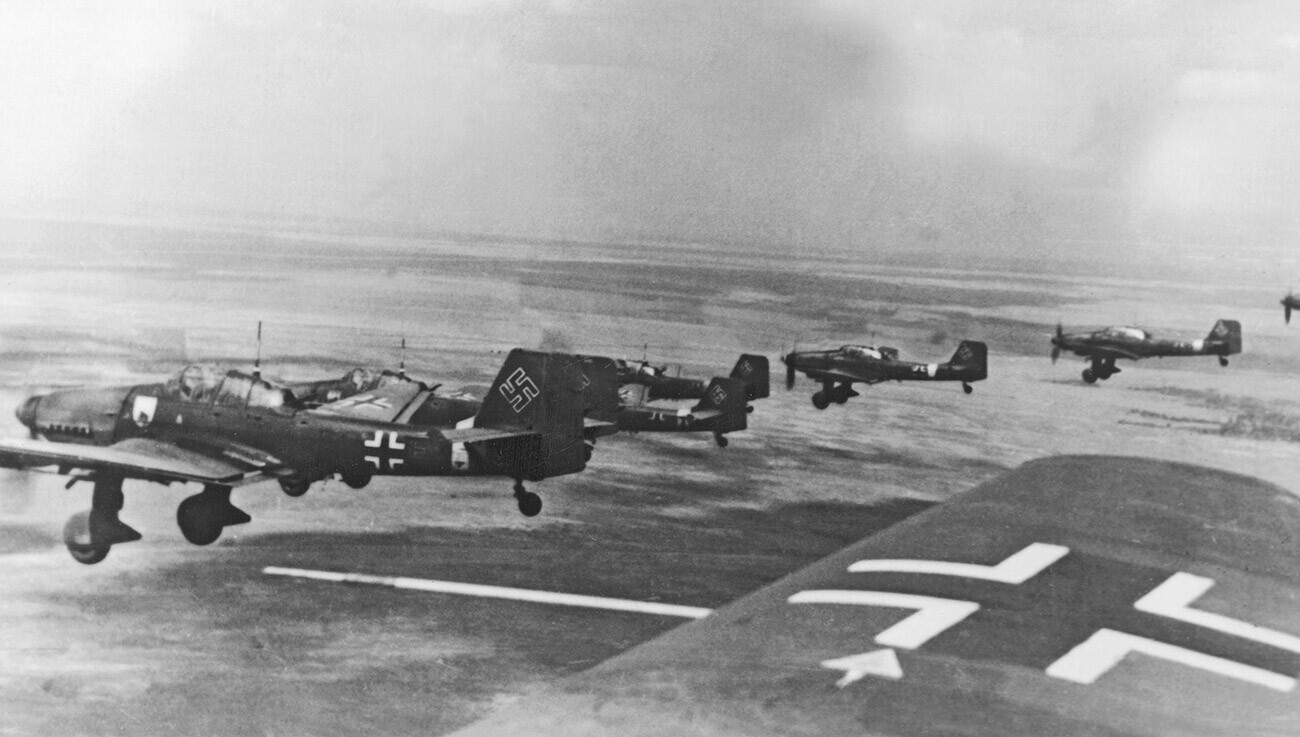 Eskadrila njemačkih Štuka leti ka Staljingradu, rujan 1942. 
