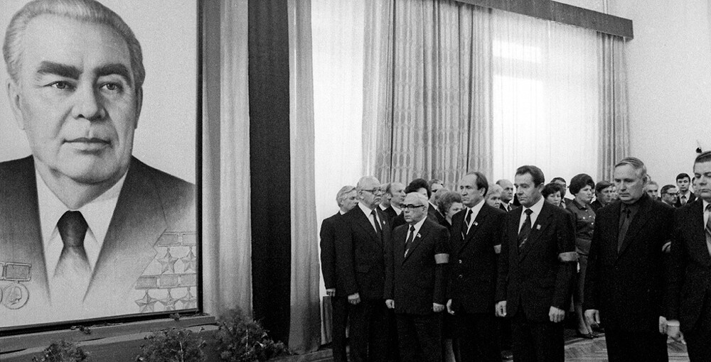 Obkom (regionalni komite) KPSZ. Častna straža partijskih in sovjetskih voditeljev regije ob smrti Jurija Andropova, generalnega sekretarja Centralnega komiteja KPSZ, 1984, Čeljabinsk 