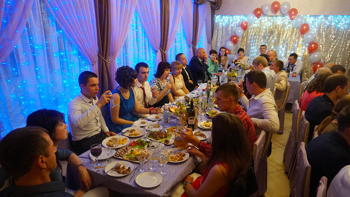 Kurnik: The honored guest at every Russian wedding - Russia Beyond