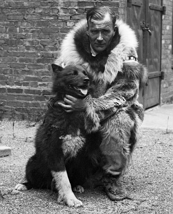 Vodnik Gunnar Kaasen in pes Balto