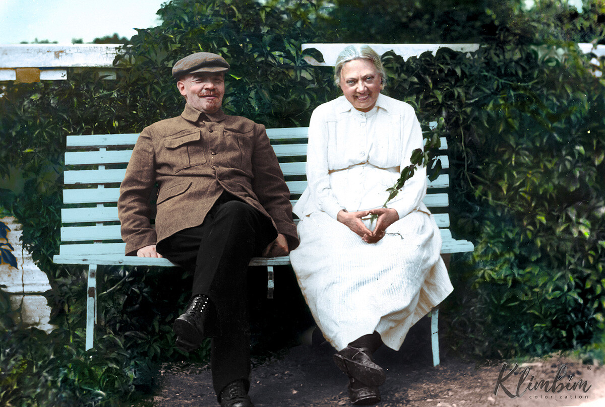 Vladimir Lenin with his wife Nadezhda Krupskaya.