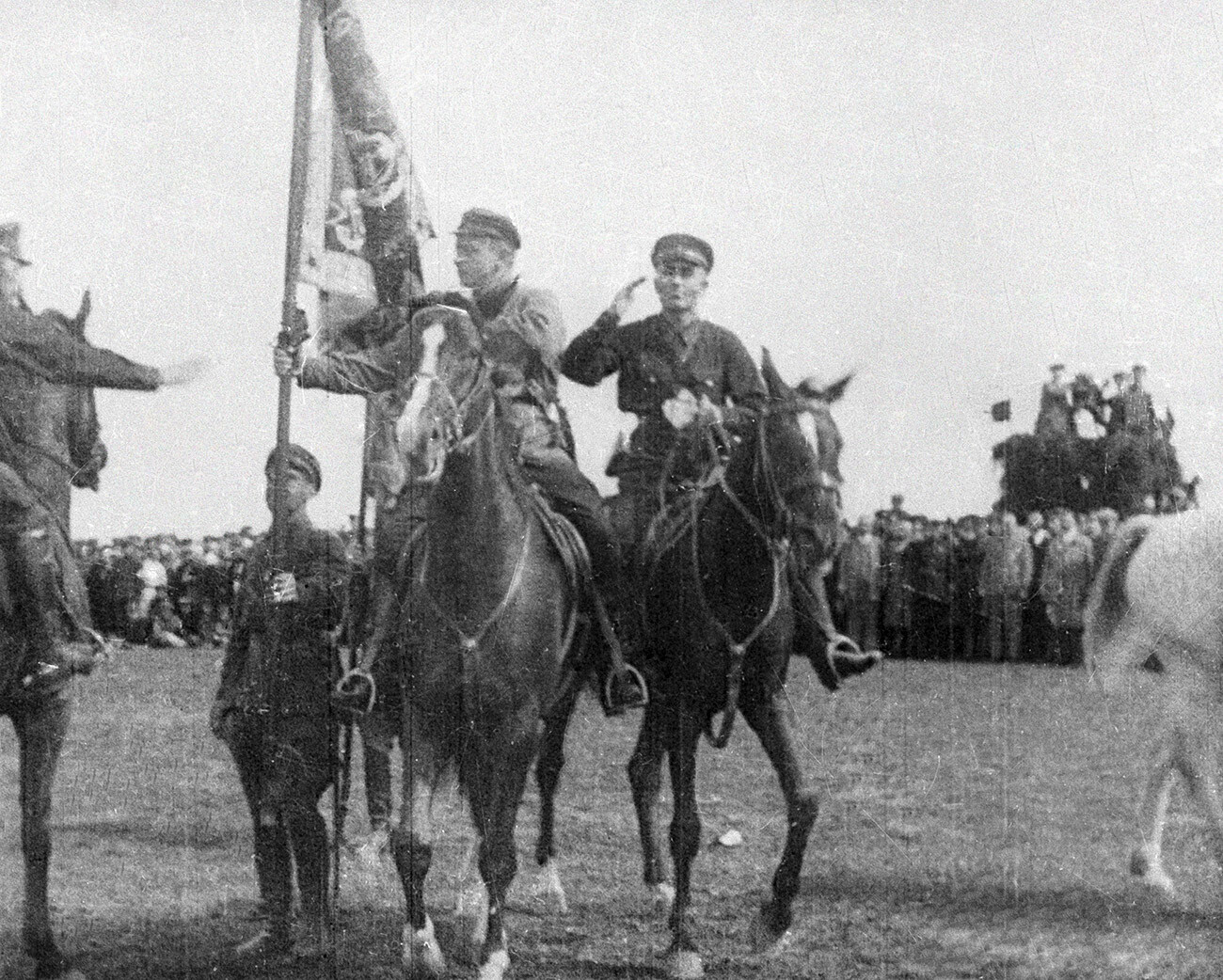 Mikhail Tukhachevsky passes the banner to the cavalry division of the Leningrad Military District.